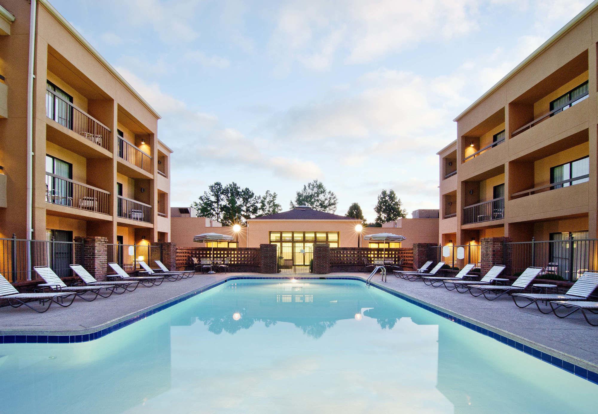 Courtyard By Marriott Huntsville University Drive Extérieur photo