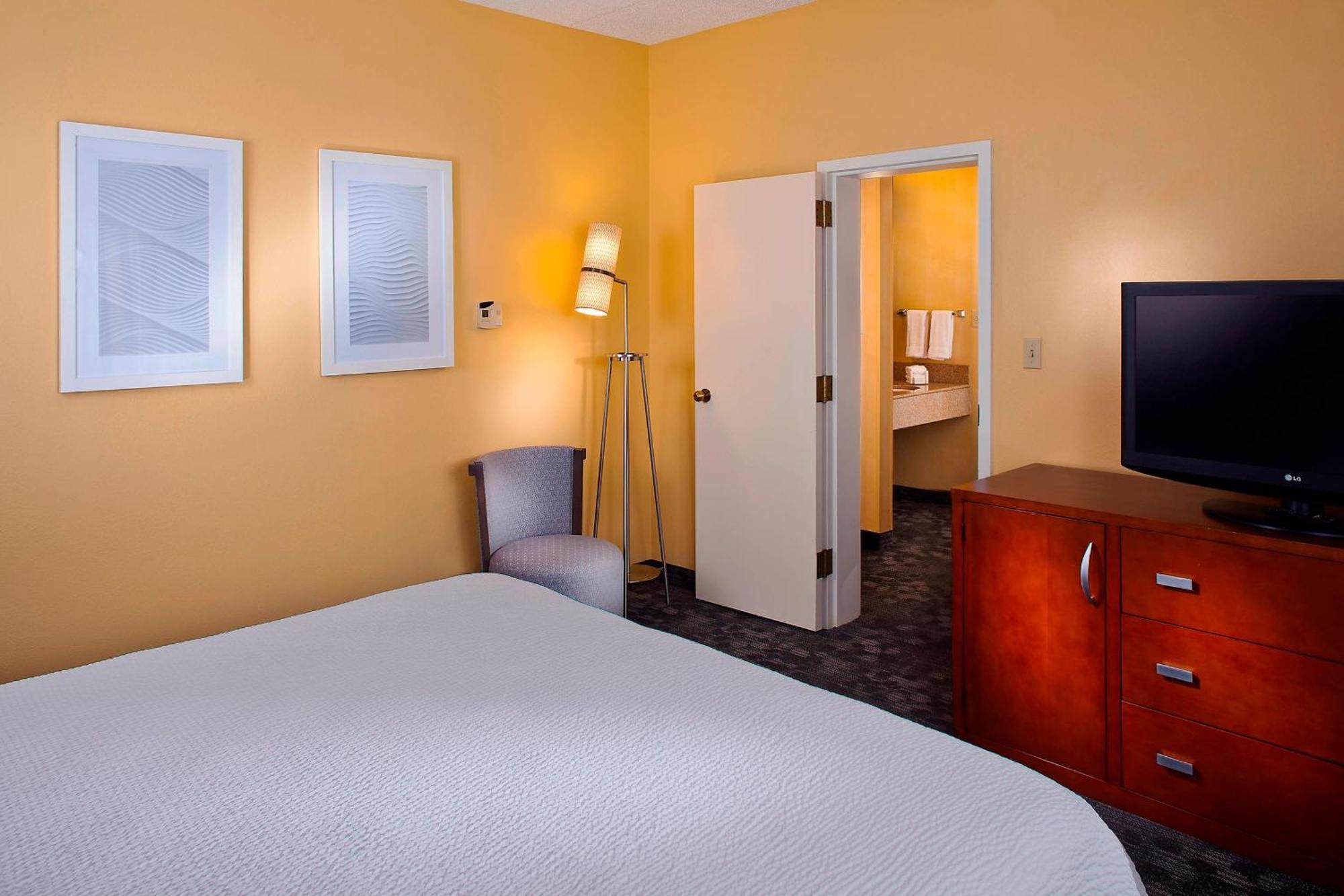 Courtyard By Marriott Huntsville University Drive Extérieur photo