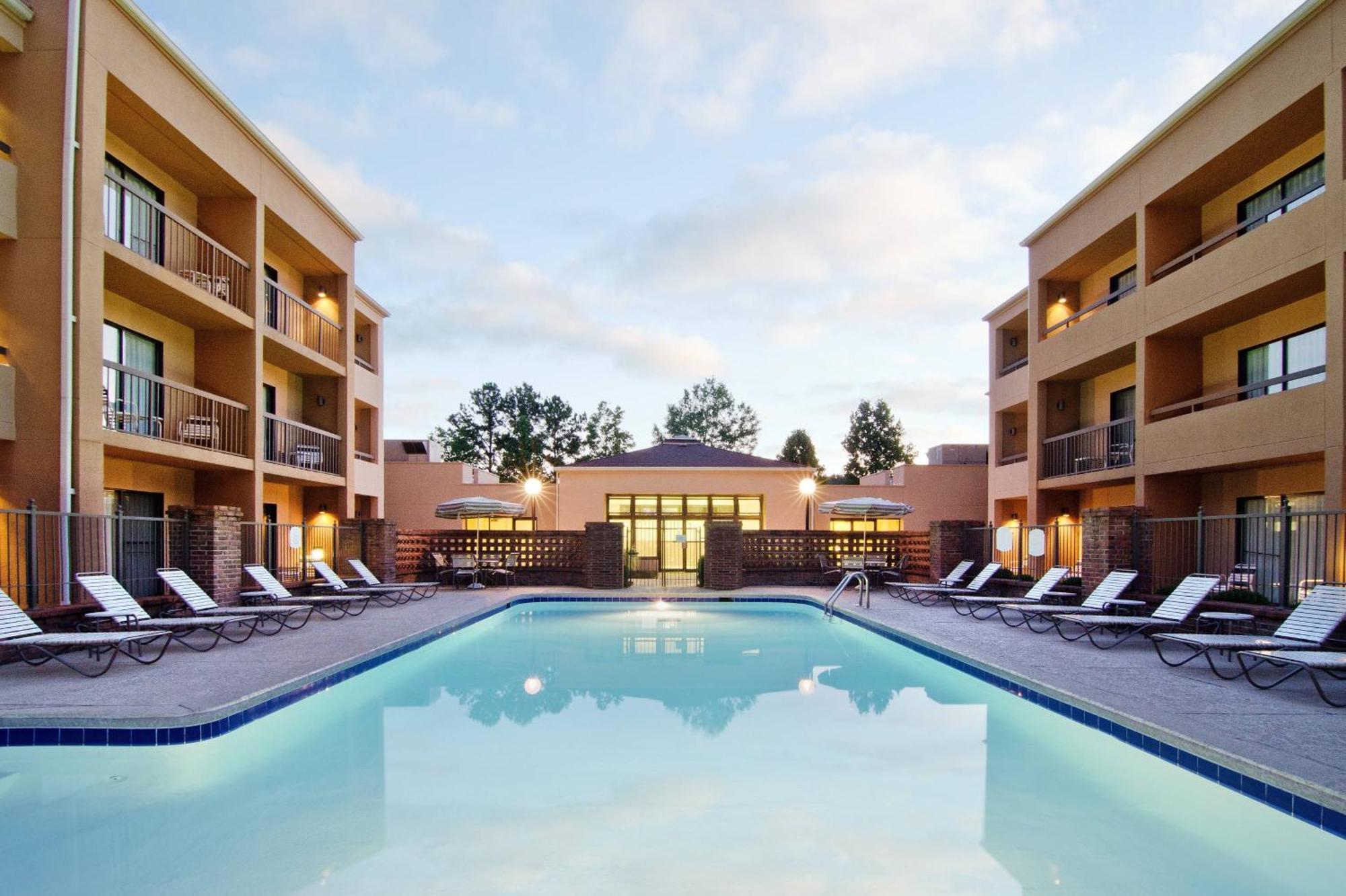Courtyard By Marriott Huntsville University Drive Extérieur photo