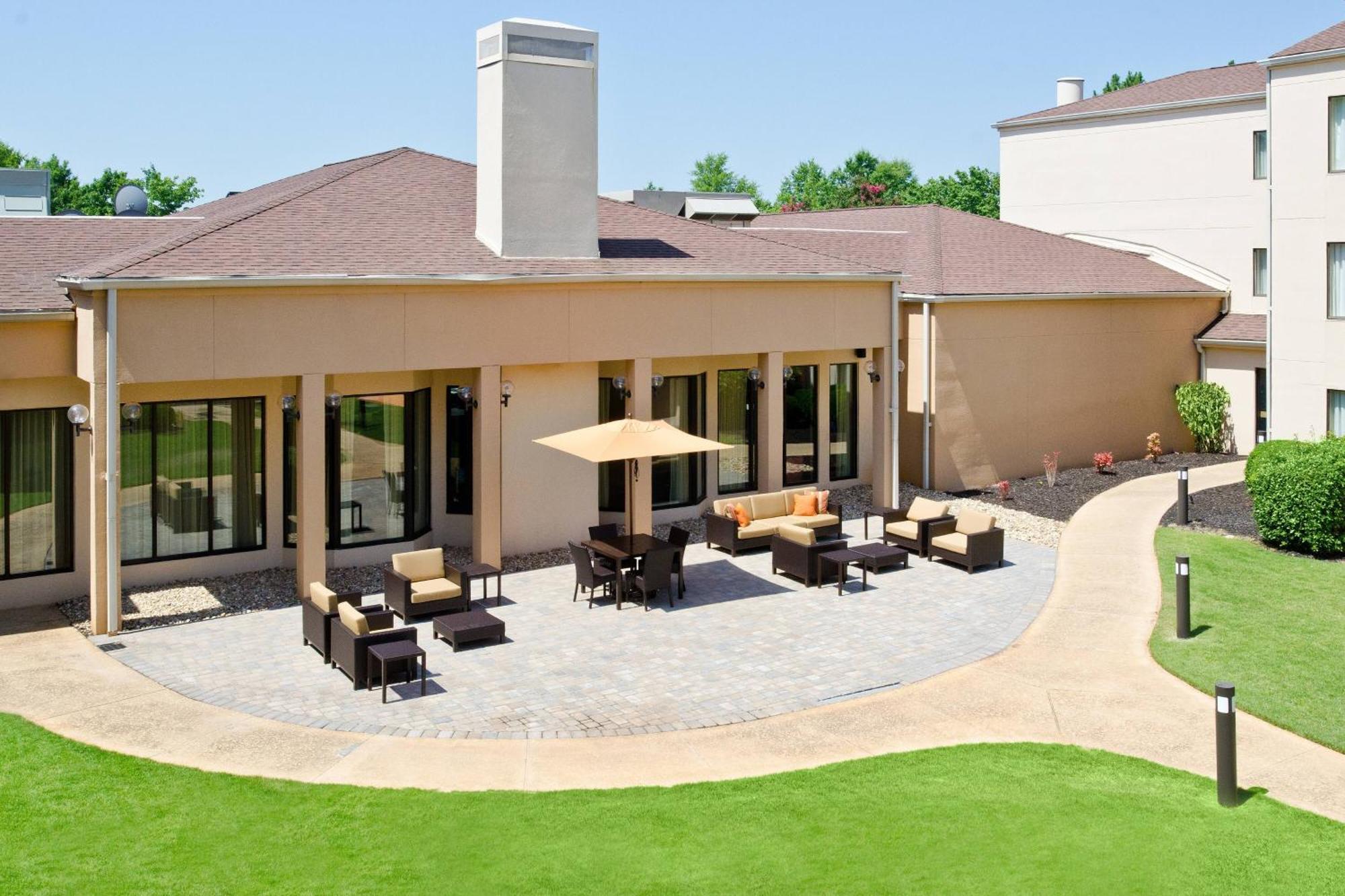 Courtyard By Marriott Huntsville University Drive Extérieur photo
