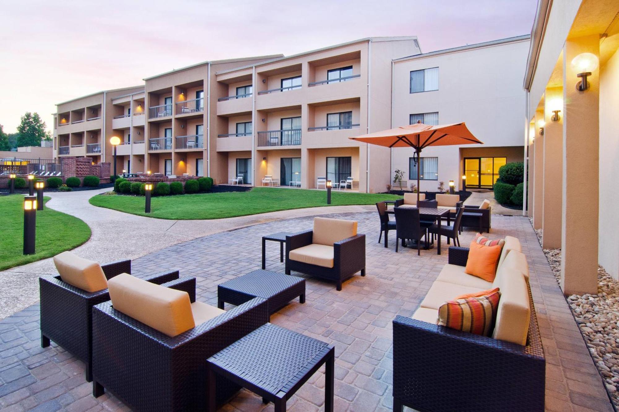 Courtyard By Marriott Huntsville University Drive Extérieur photo
