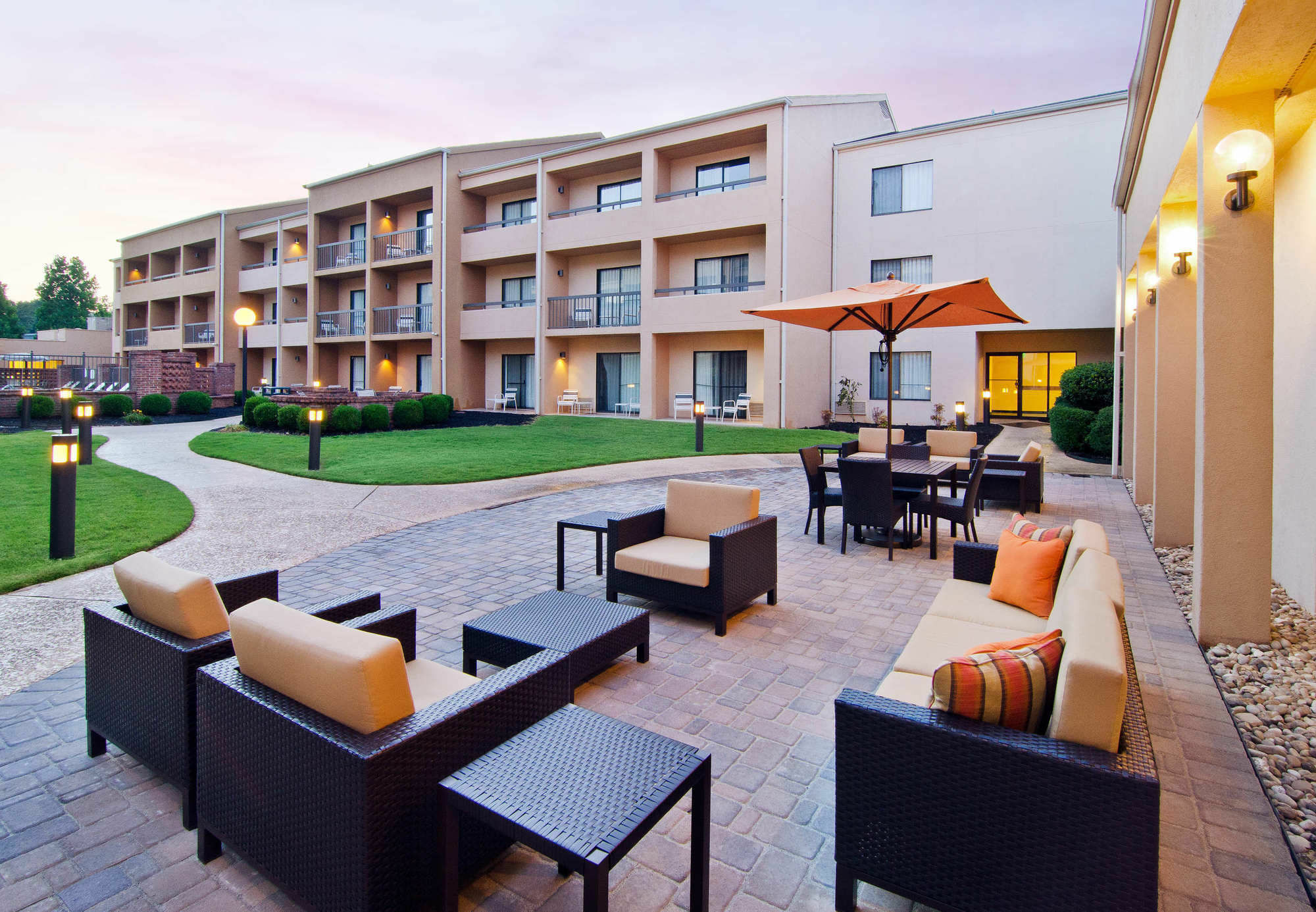Courtyard By Marriott Huntsville University Drive Extérieur photo